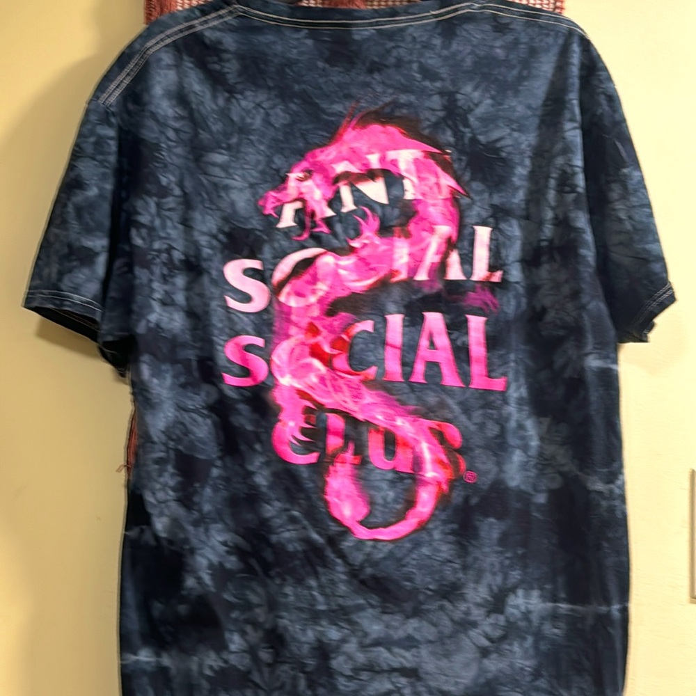 ANTI SOCIAL SOCIAL CLUB NWOT ONLY WORN TWICE SZ L (fits like a medium) UNISEX T